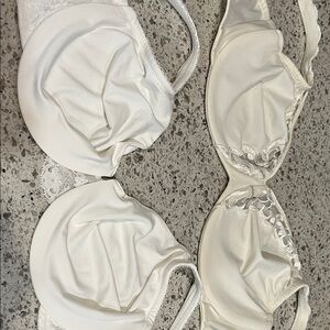 Lilyette Cream Lace Accent Bra Set